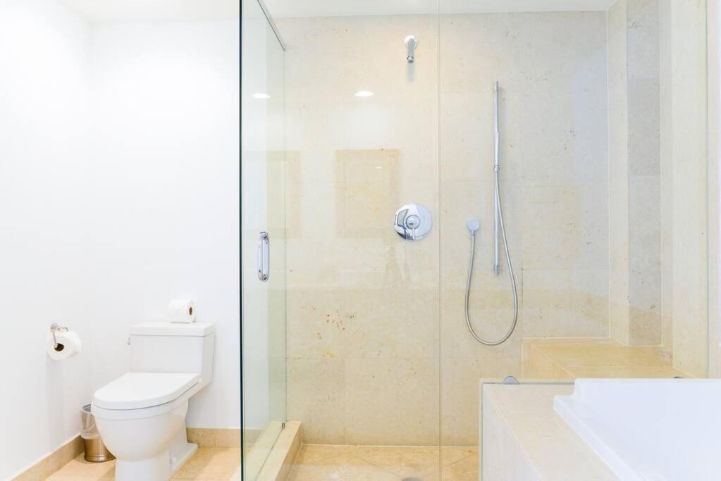 Wonderful 2 Bedroom Apt With Ocean Views At Icon Brickell Miami Buitenkant foto