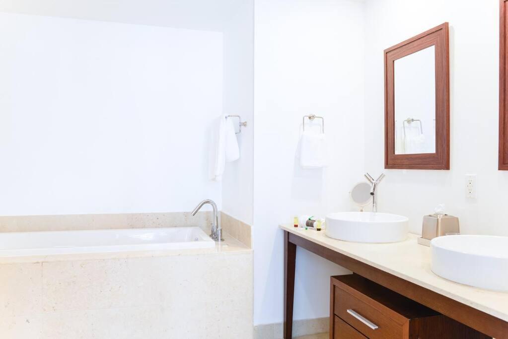 Wonderful 2 Bedroom Apt With Ocean Views At Icon Brickell Miami Buitenkant foto